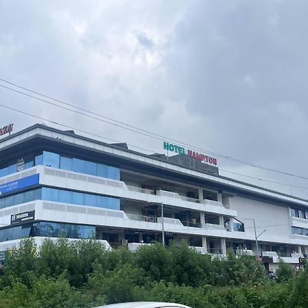 Hotel Hampton Vyara ภายนอก รูปภาพ