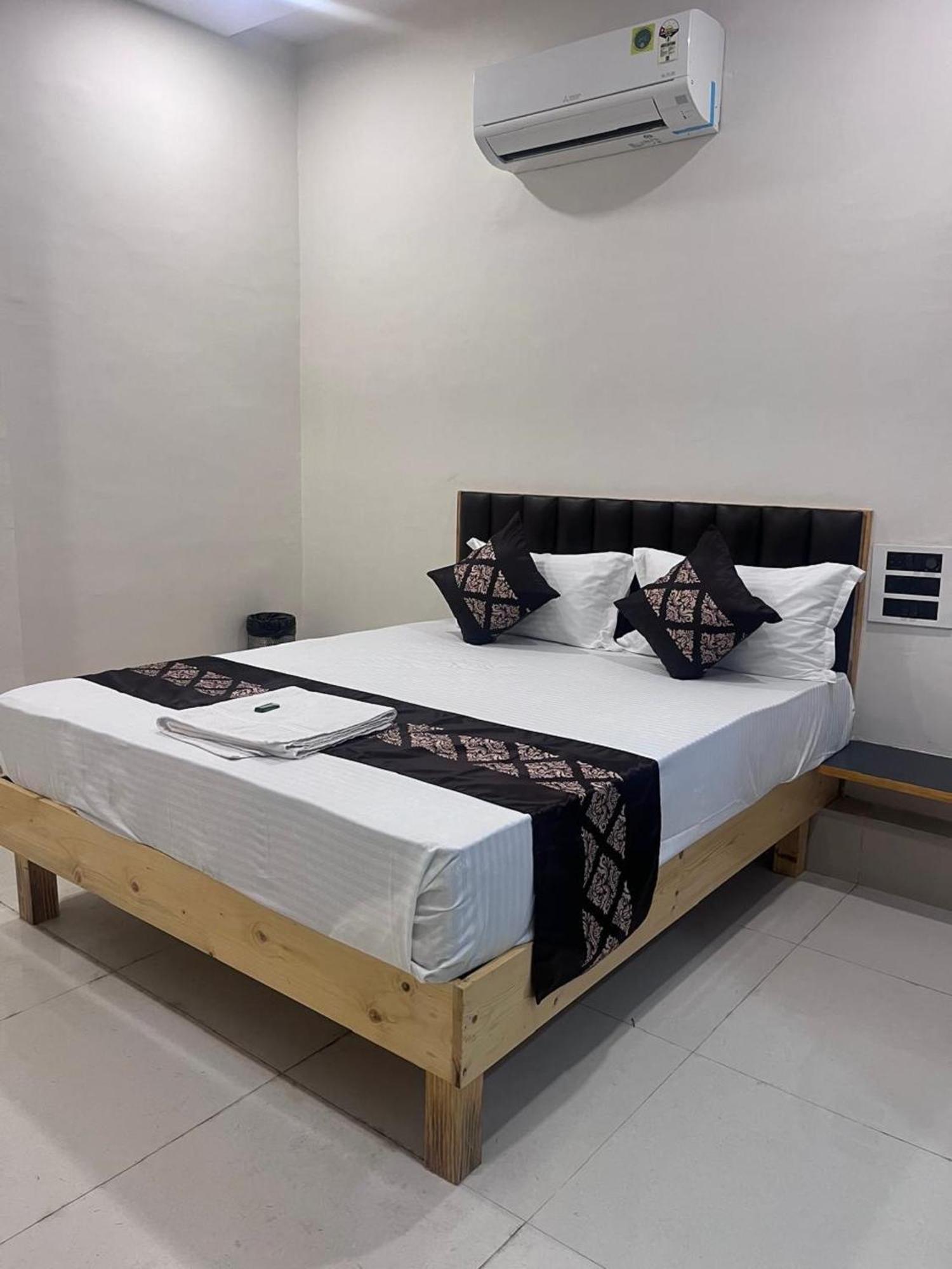 Hotel Hampton Vyara ภายนอก รูปภาพ
